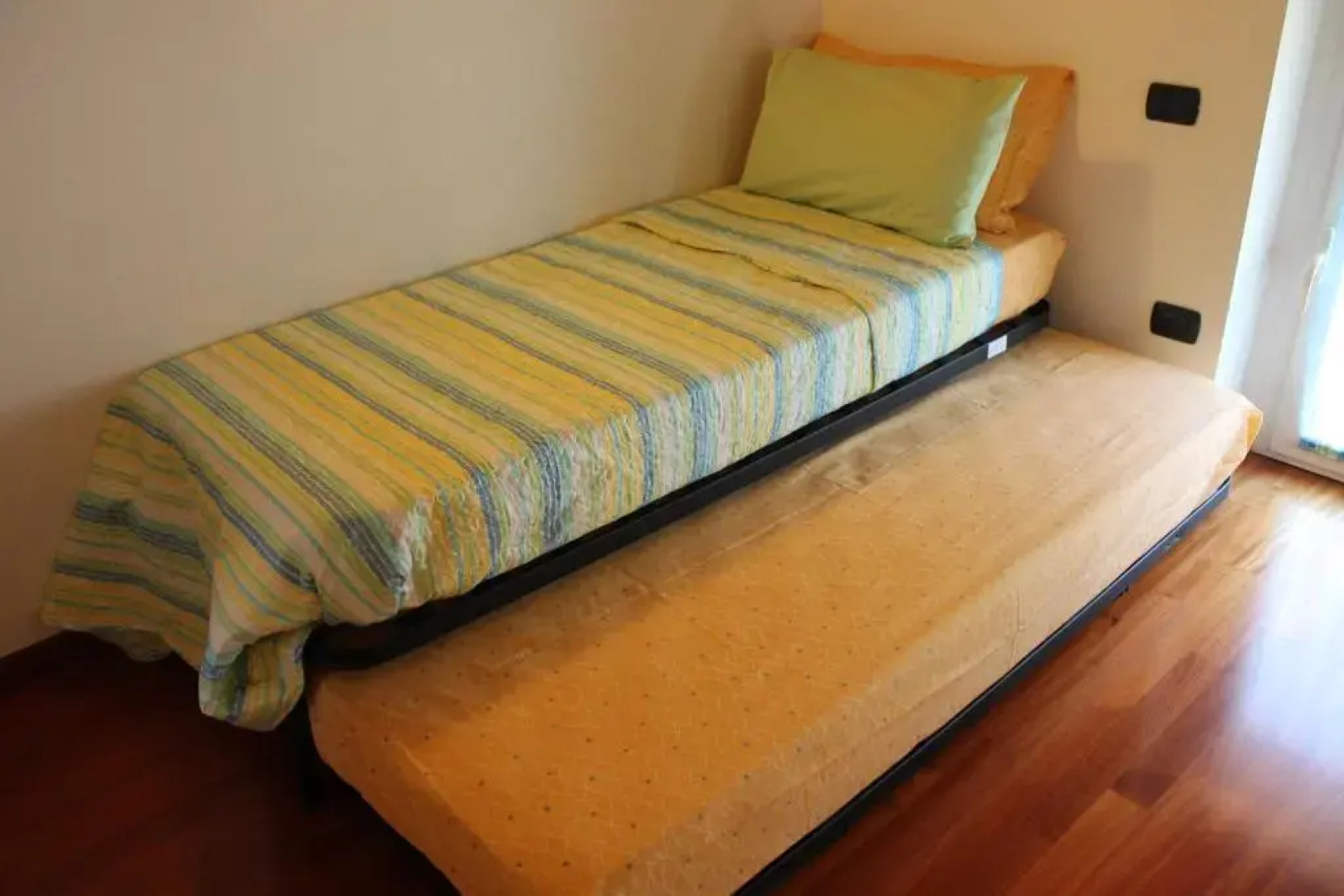 Balcony Lake View Apartment