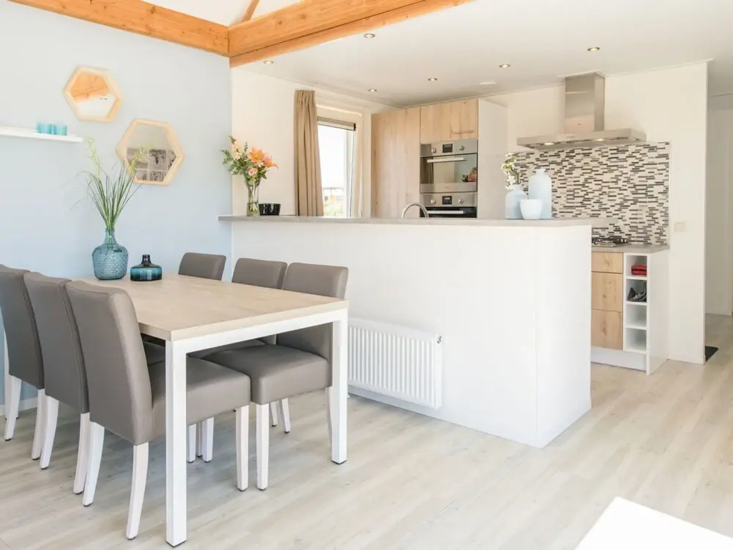 Modern Lodge With two Bath Rooms, Near the Beach