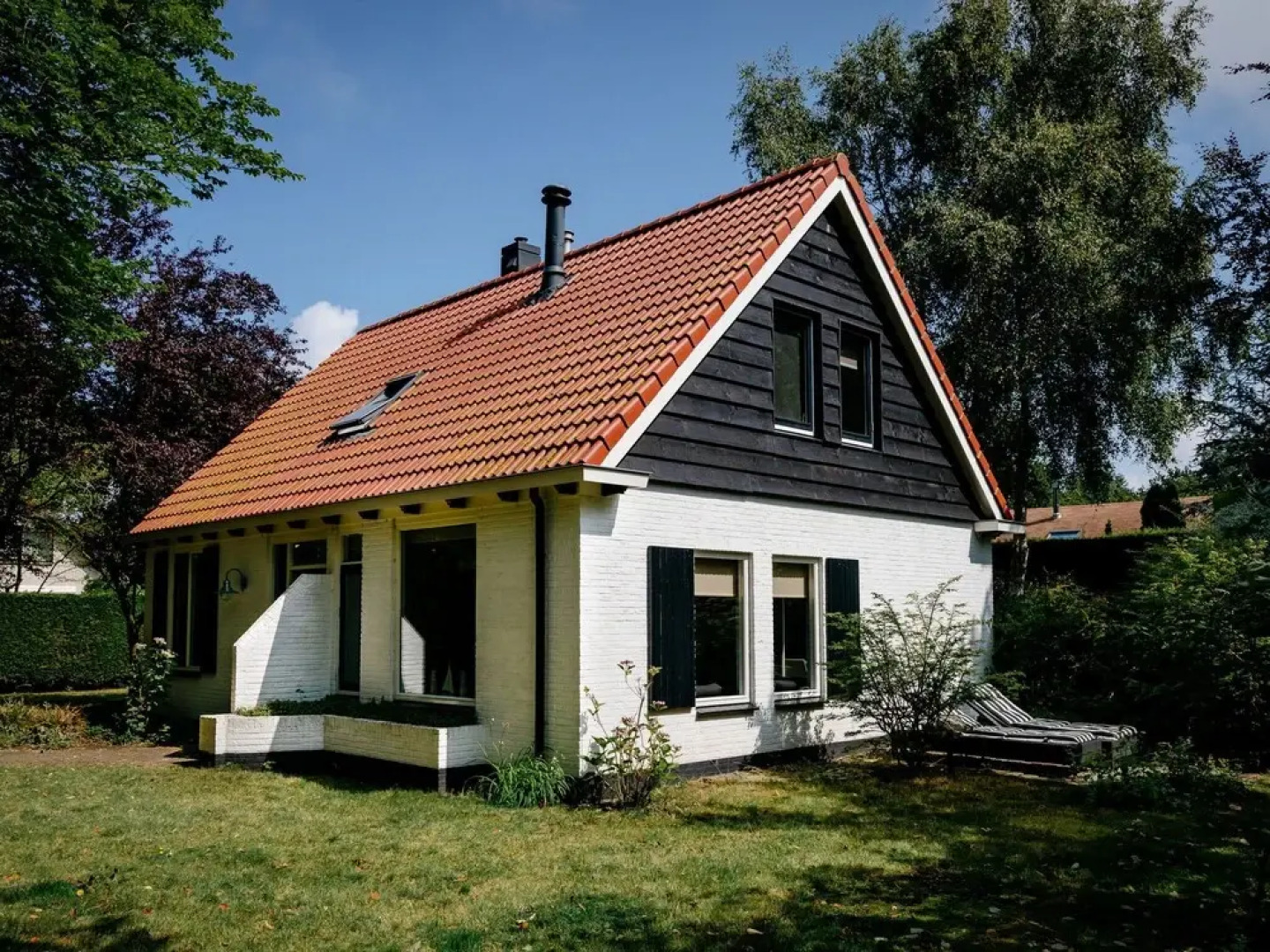 Charming Holiday Home in Burgh-Haamstede near Beach