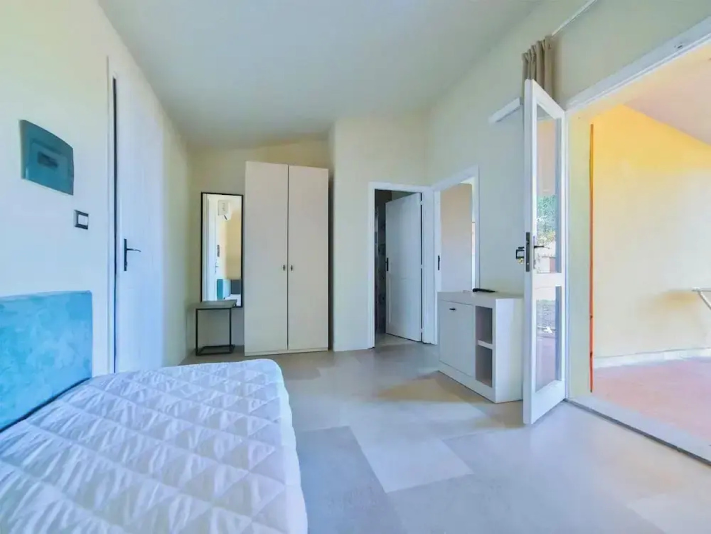 Hotel with swimming pool just 300 mt from the Baia delle Mimose-beach