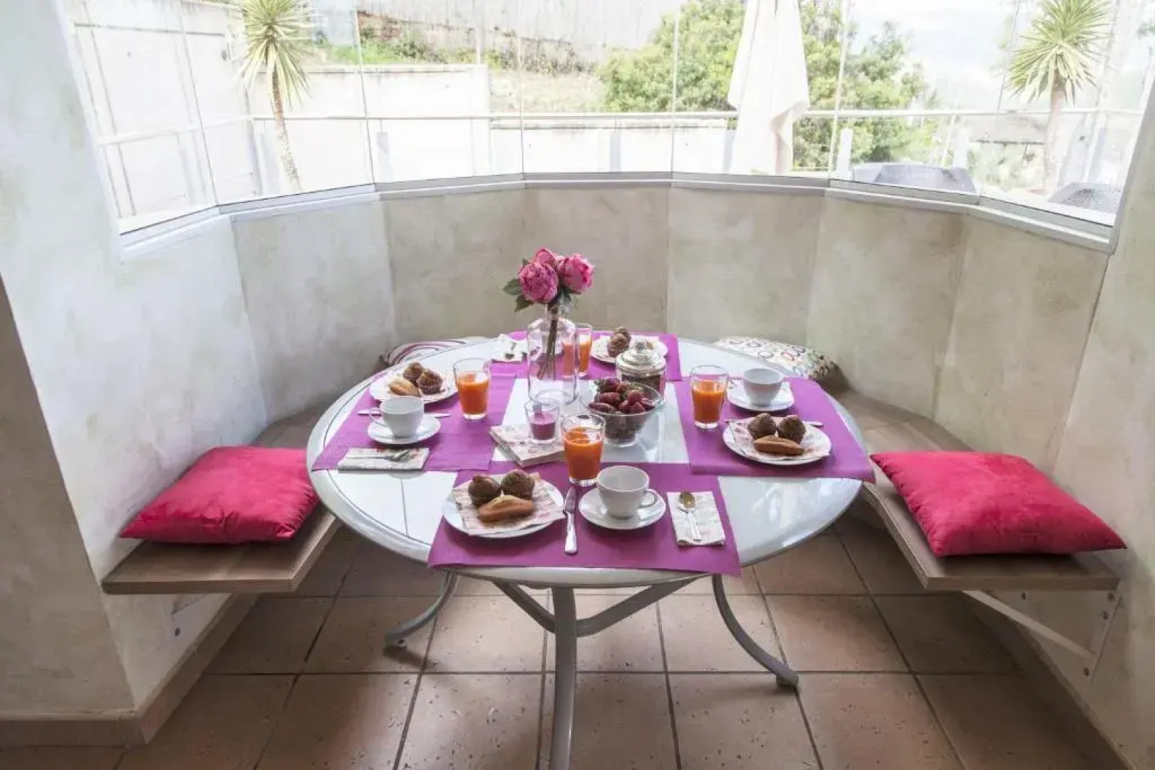 Villa Los Pinos 14 People AC Very confortable Outdoor area View Calm Area 10 minutes Drive From Sitges