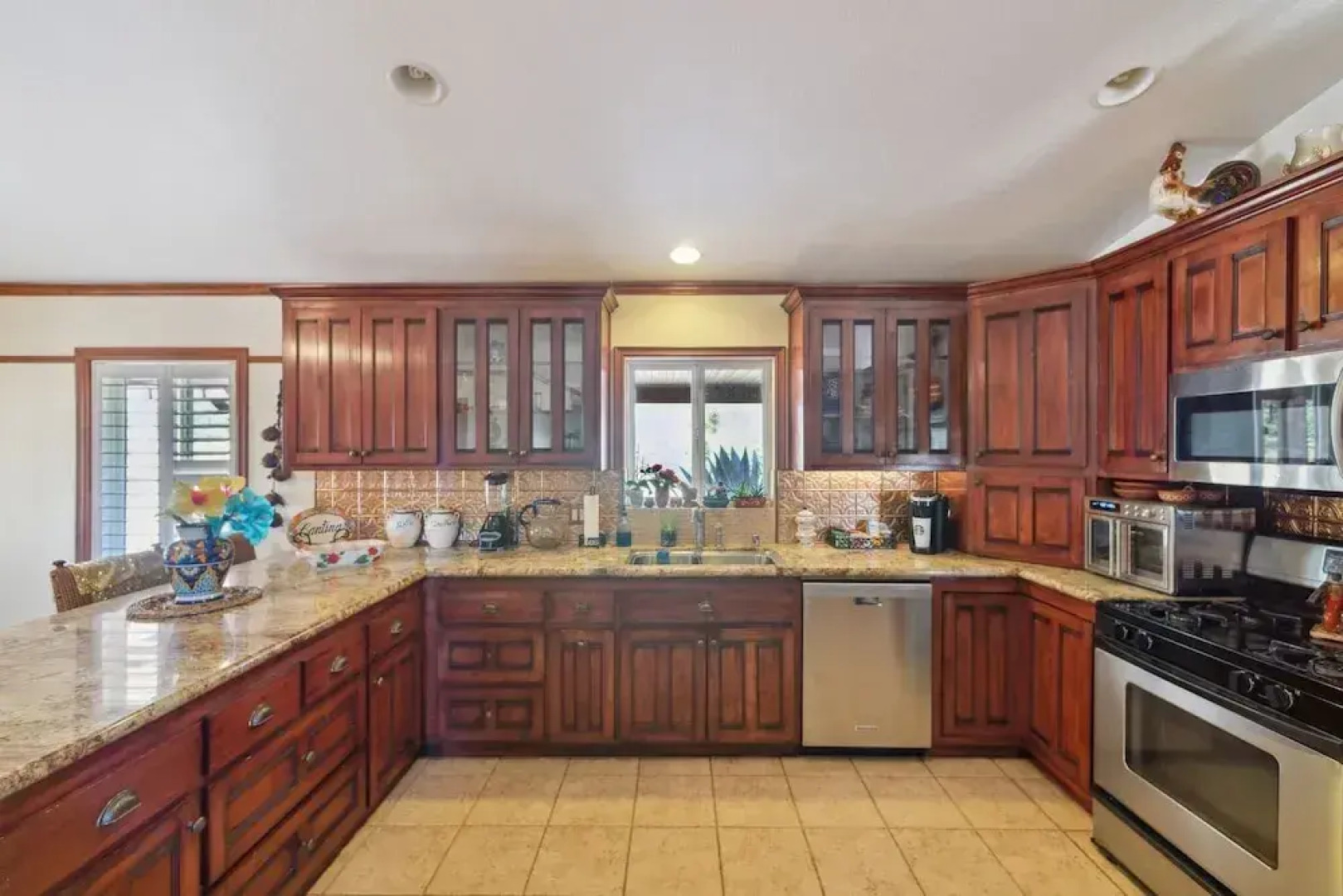 Countryside Spanish Hacienda W/ Spa, Horses, Views by Redawning