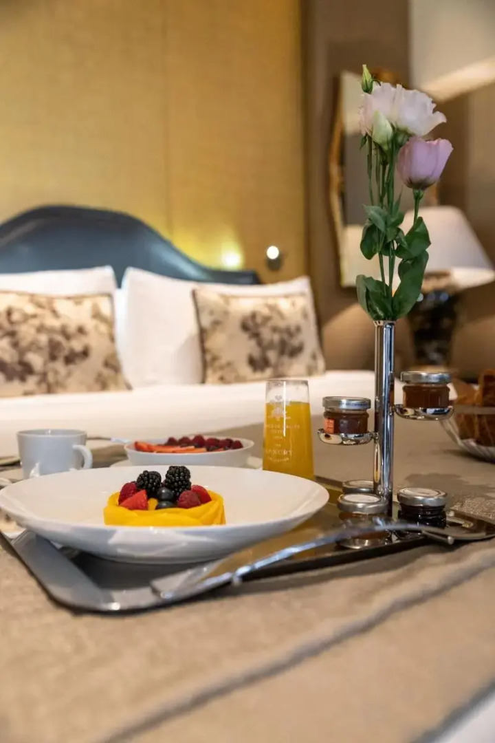 Prince de Galles, a Luxury Collection Hotel, Paris