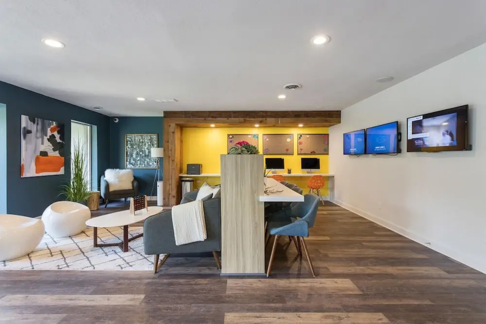 Relaxing St. Louis Getaway + Resort Amenities