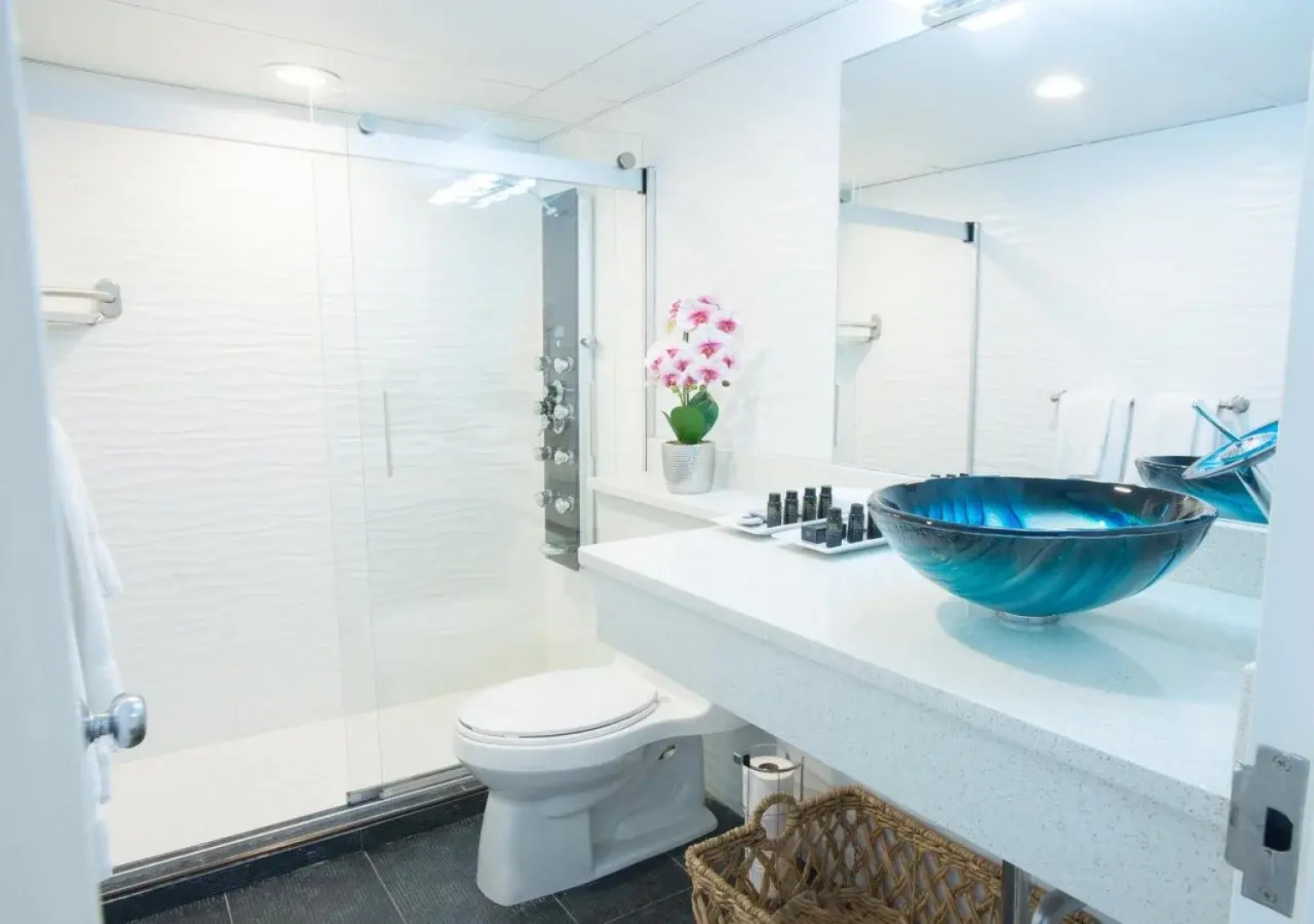 The Roslyn, Tapestry Collection by Hilton