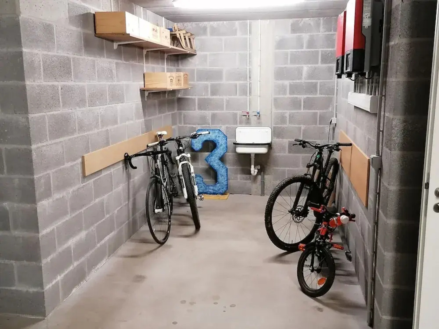 Plush Villa in Léglise near Forest