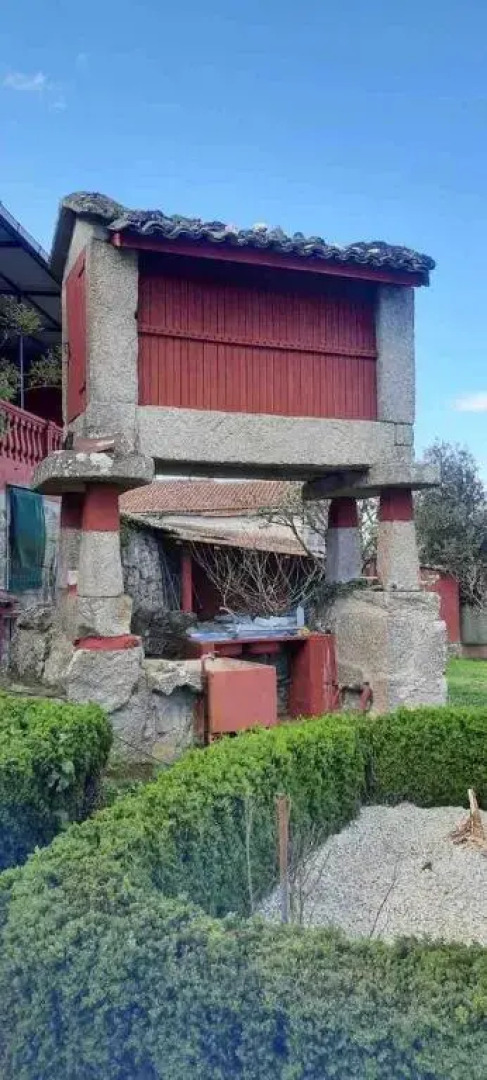 Alojamiento Entero Con Piscina Y Jardin.