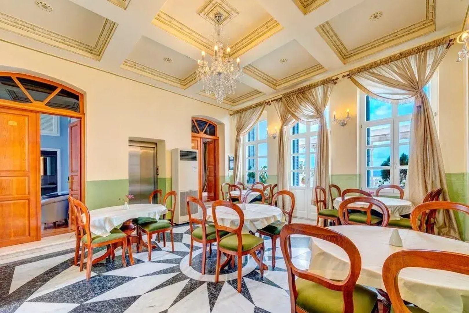 Apollonion Palace Hotel