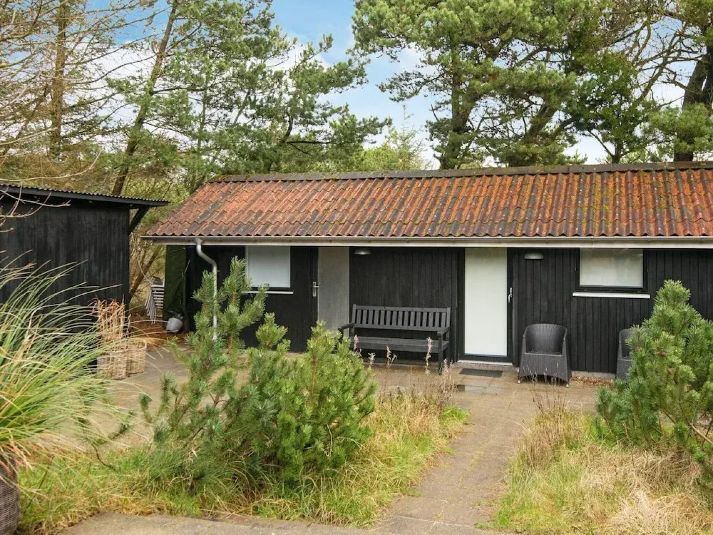 Tranquil Holiday Home in Henne With Barbeque