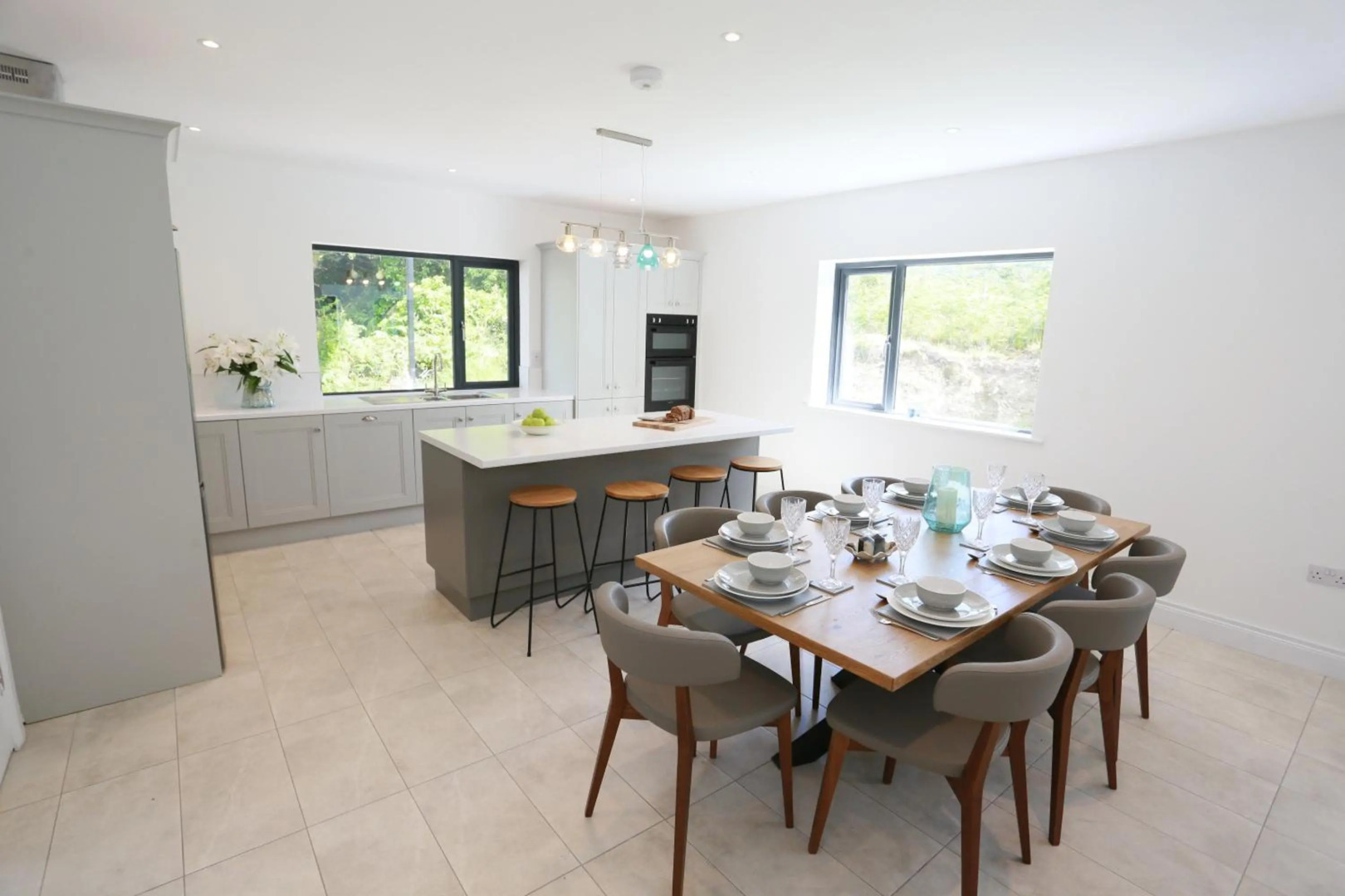 Luxury 6 Bedroom Spiddal Villa, Jacuzzi, Balcony