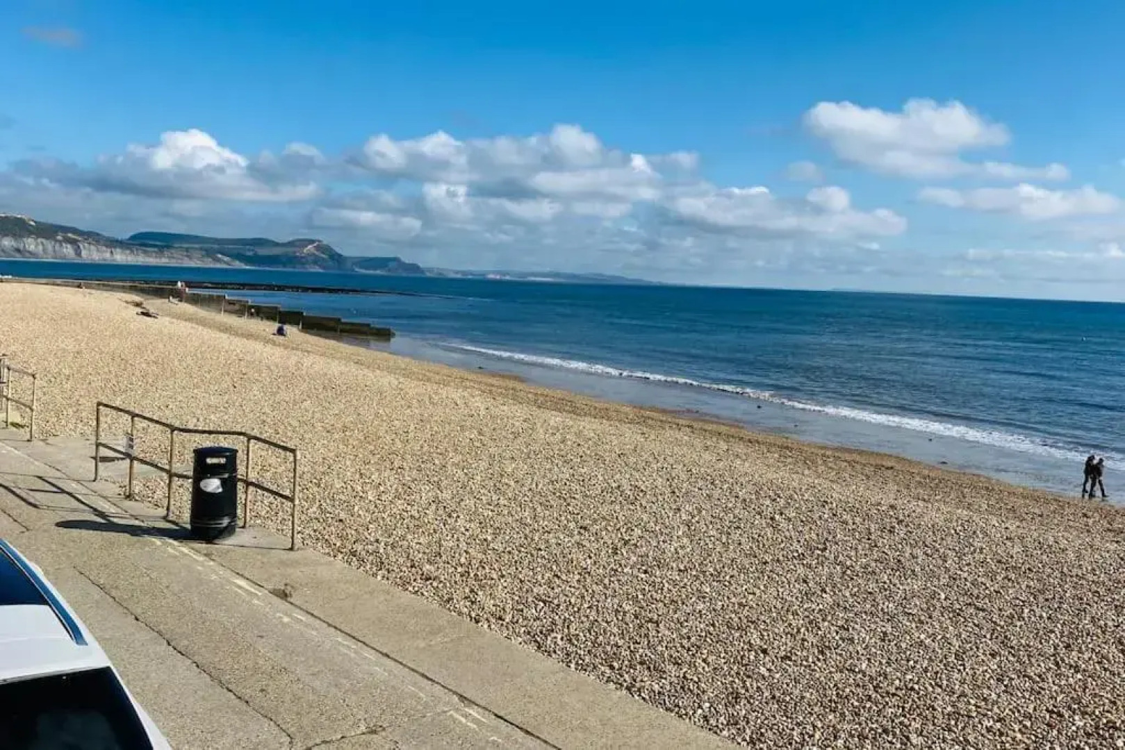 Benwick Cottage - Beachfront Thatched Cottage set on the marine parade with absolutely spectacular Sea views! Sleeps 4