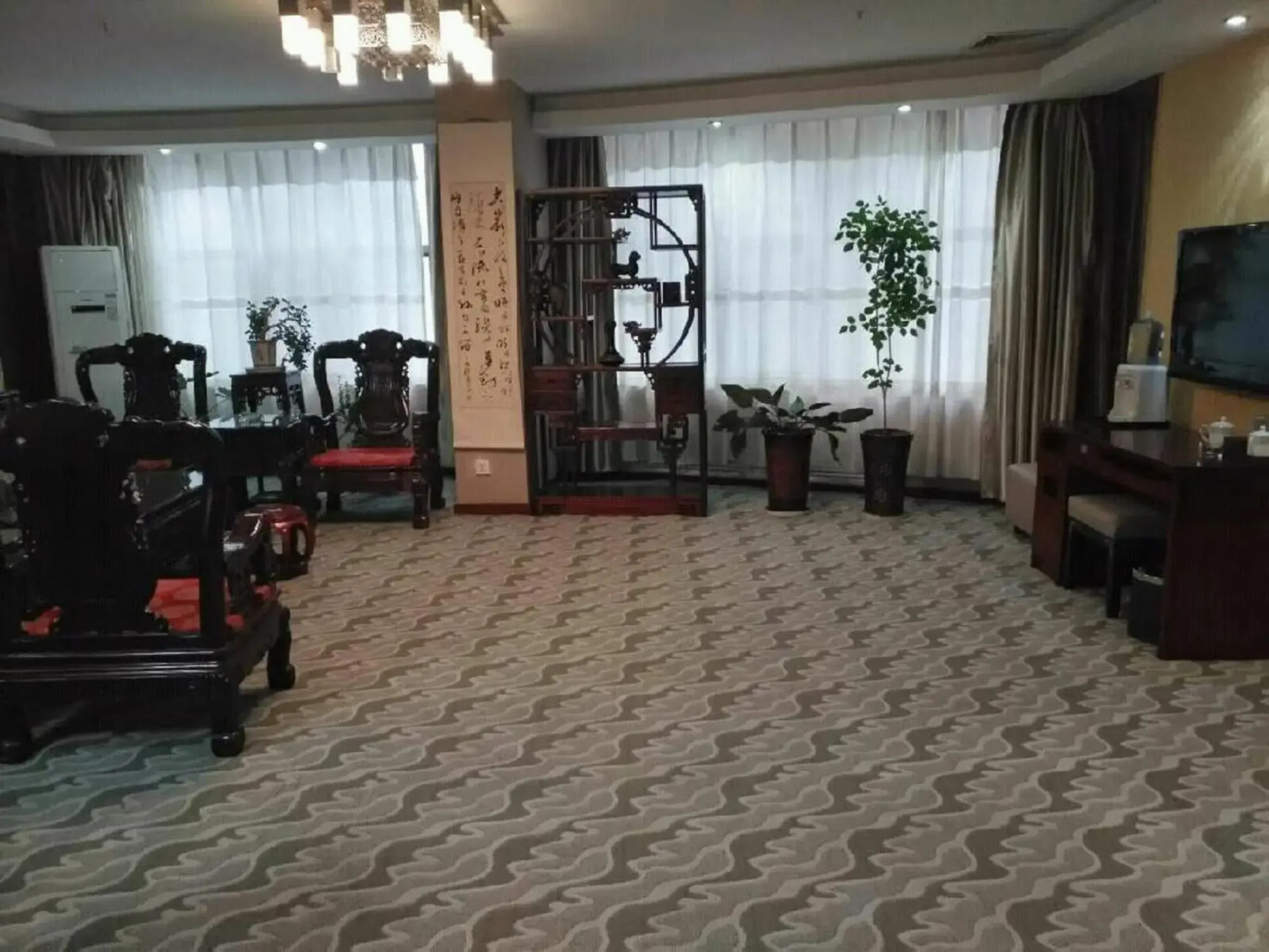 Qingyang Hongde Hotel (City People's Hospital Dongfang Lijingmao)