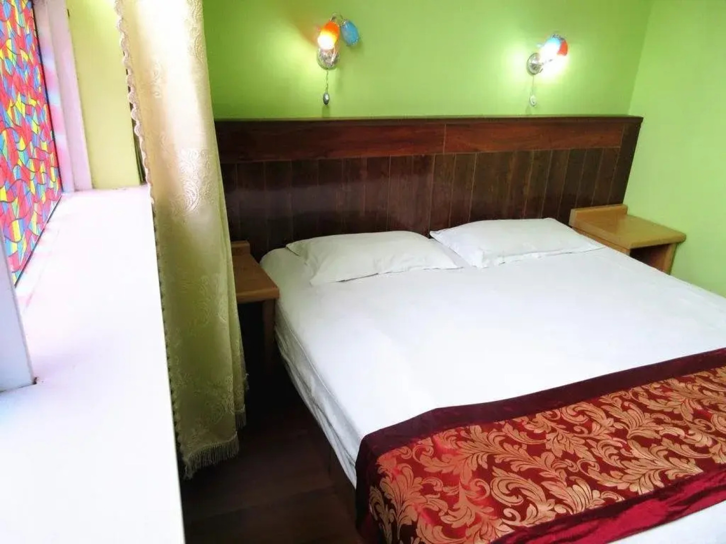 25 Four Seasons Youth Hostel