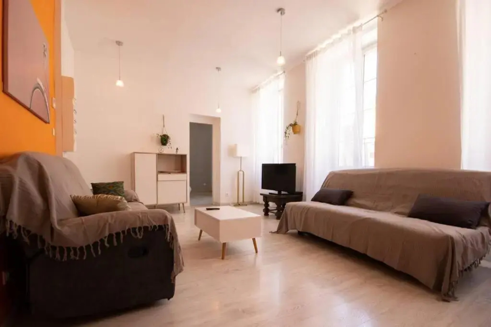 LA FONTAINE NEUVE-AVALLON-5 PERSONNES-1 CHAMBRE-3 LITS-parking-wifi