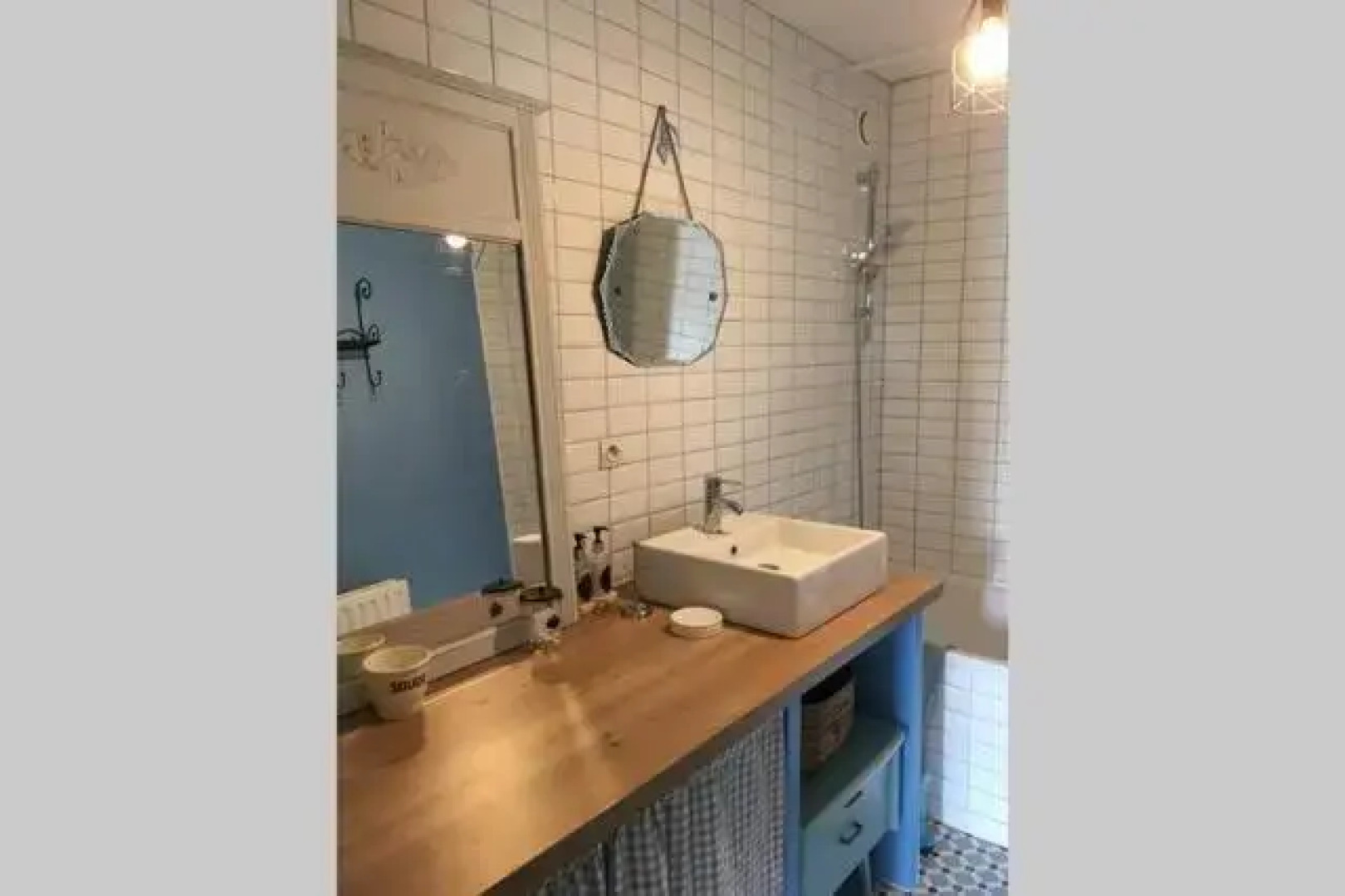 Alice et Marie au Pays du Louvre