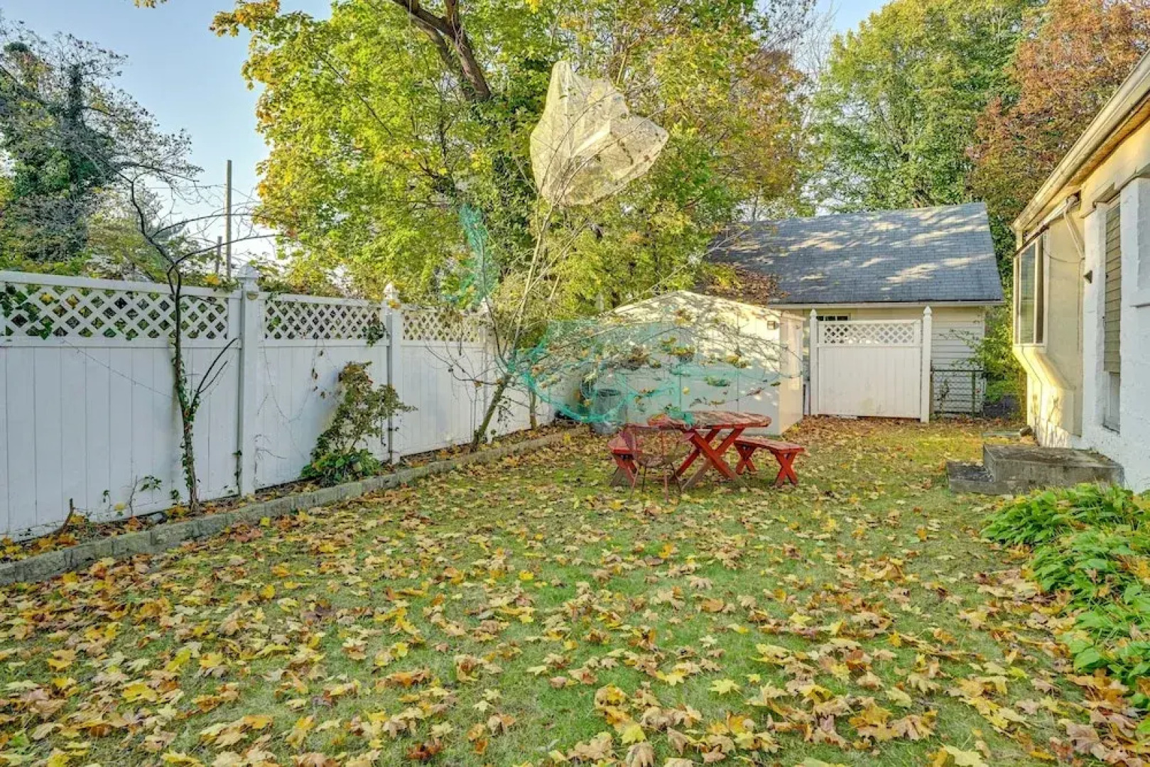 Pet-friendly Great Neck Home ~ 1 Mi to Kings Point