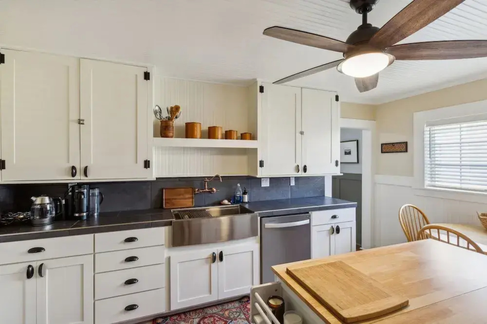 Charming Downtown Mccloud Retreat 2 Bedroom Home