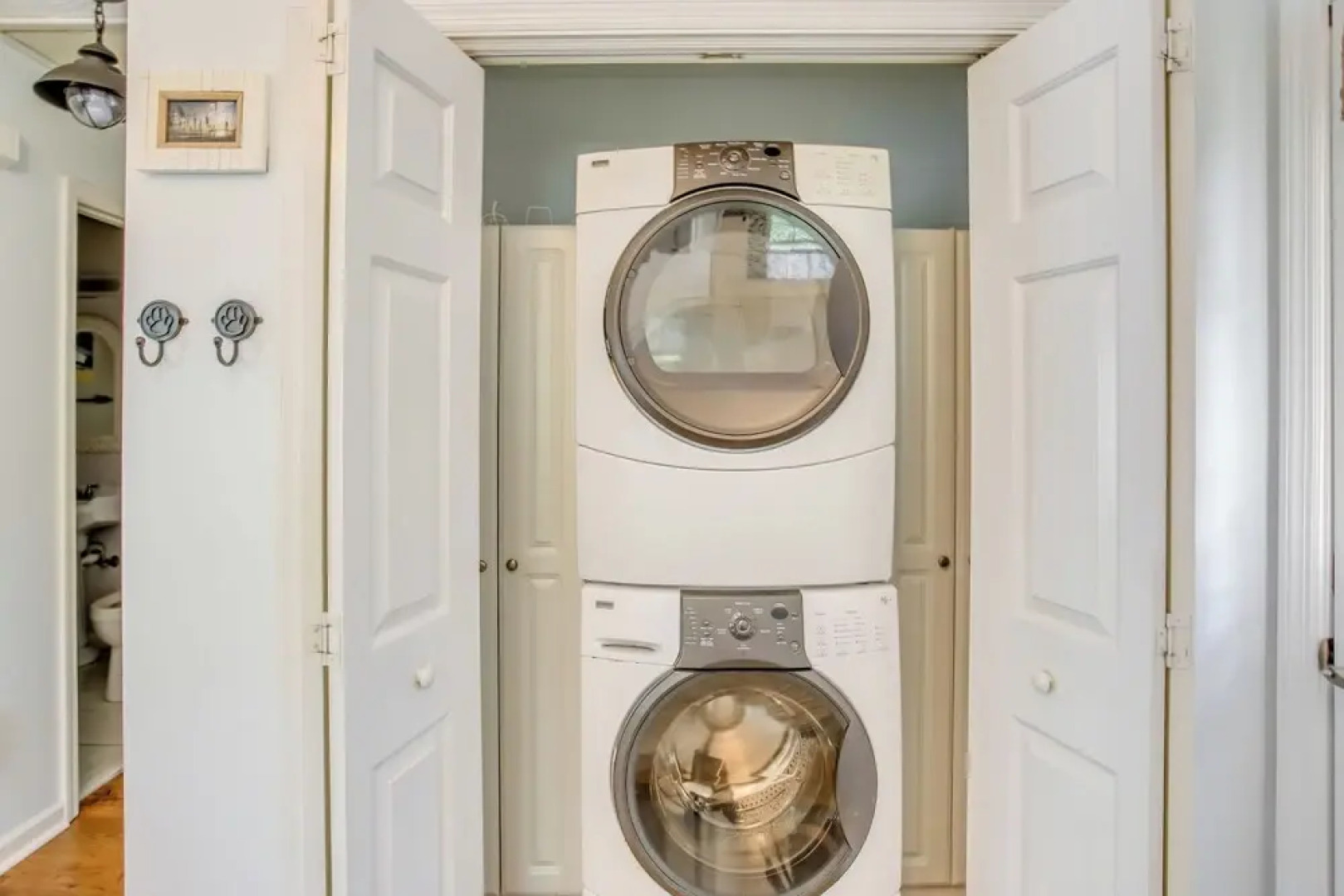 Charming Oak Island Home 1 Mi to Beach!