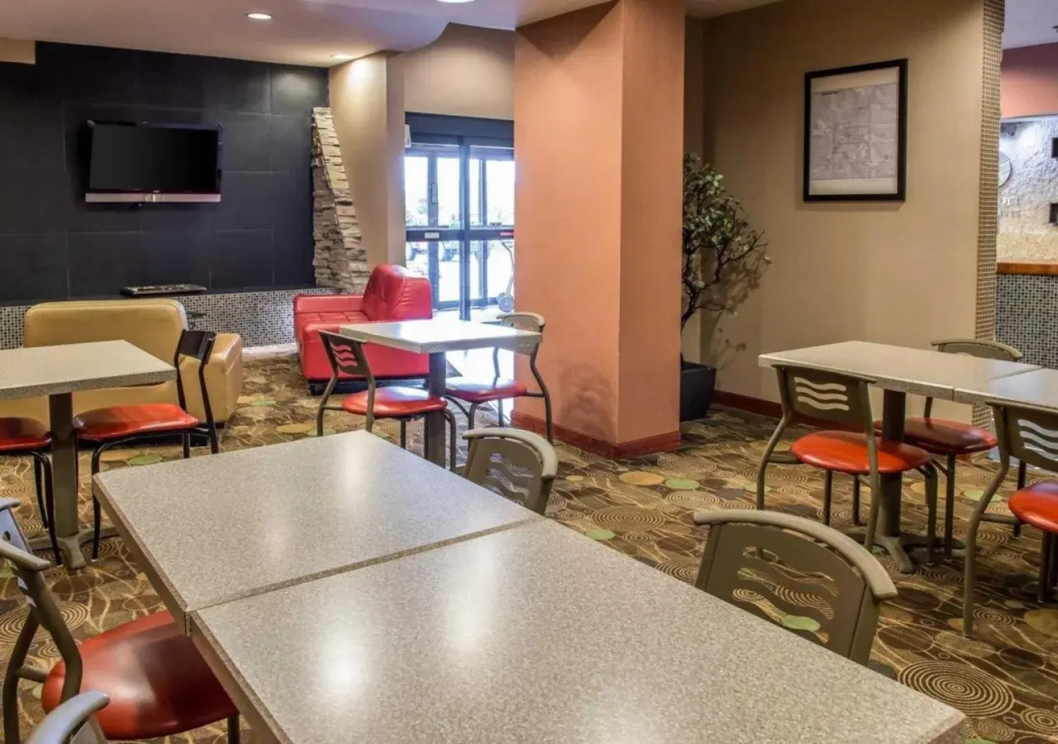 Hometowne Studios & Suites By Red Roof Washington