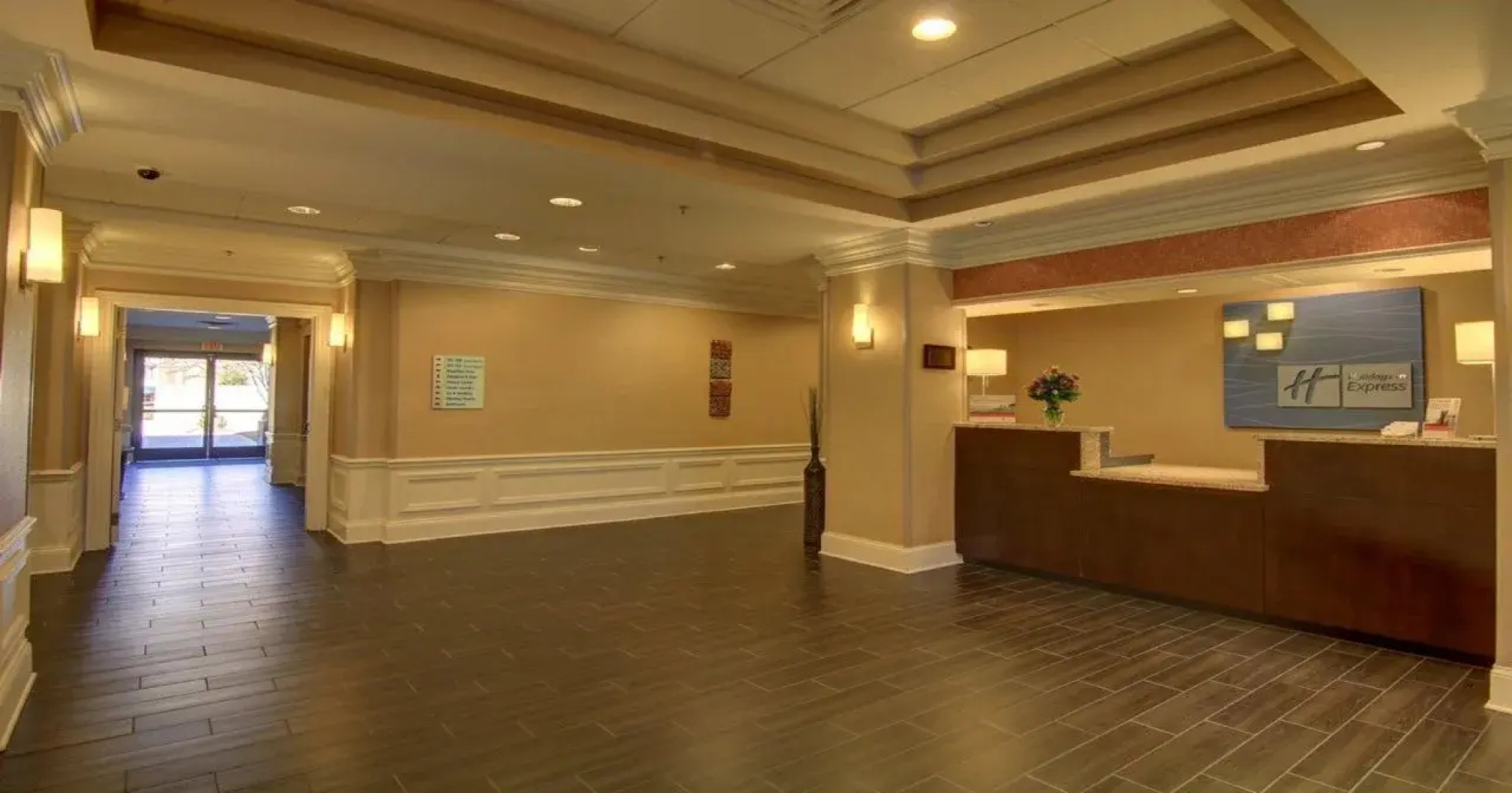 Holiday Inn Express & Suites Alpharetta - Windward Parkway by IHG