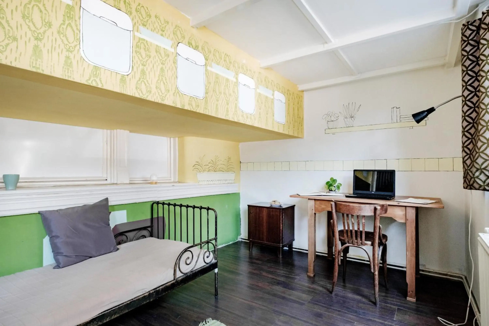 Baroque Hostel & Coworking