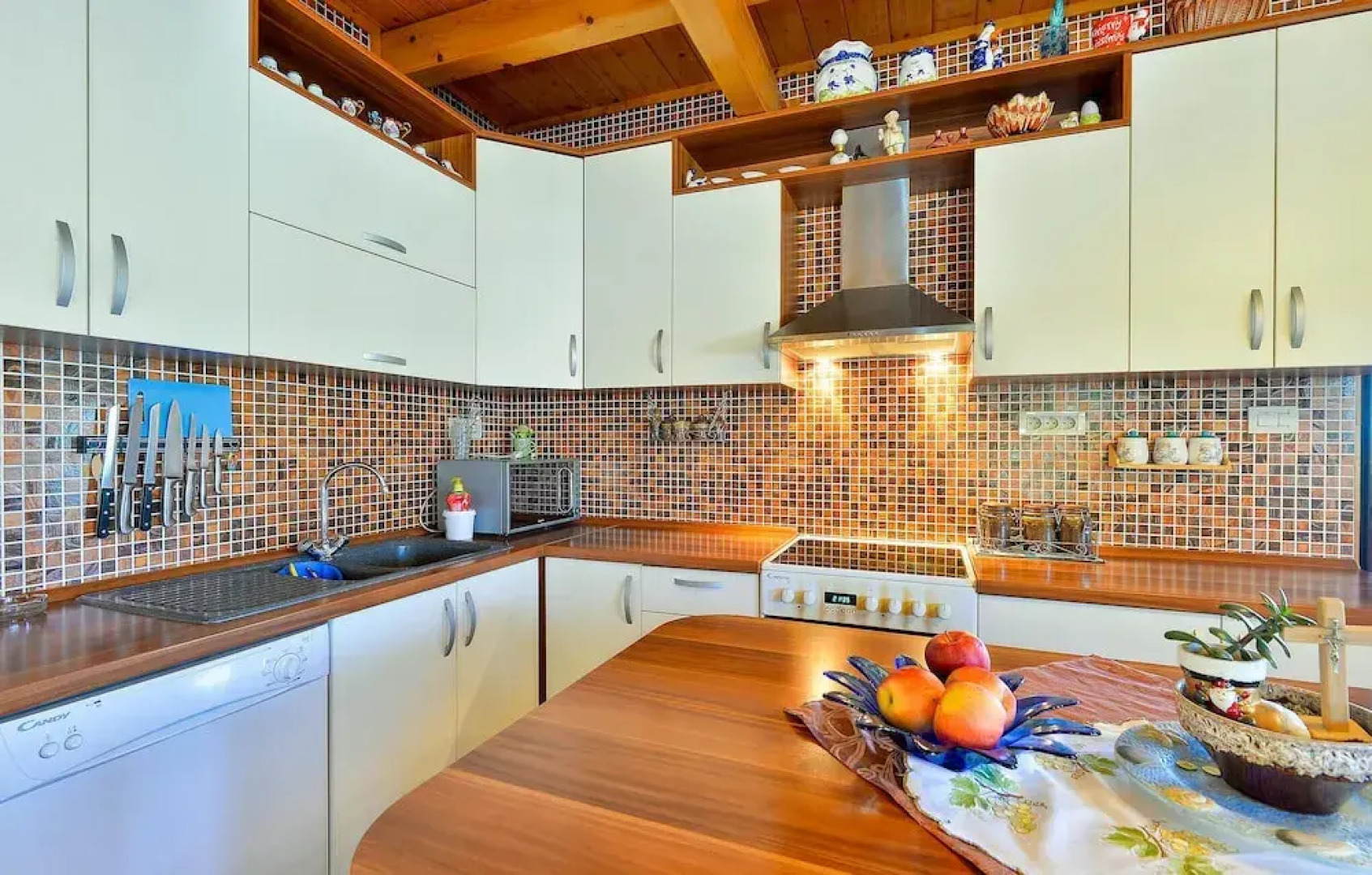 Awesome Home in Donja Zelina With 3 Bedrooms, Wifi and Outdoor Swimming Pool