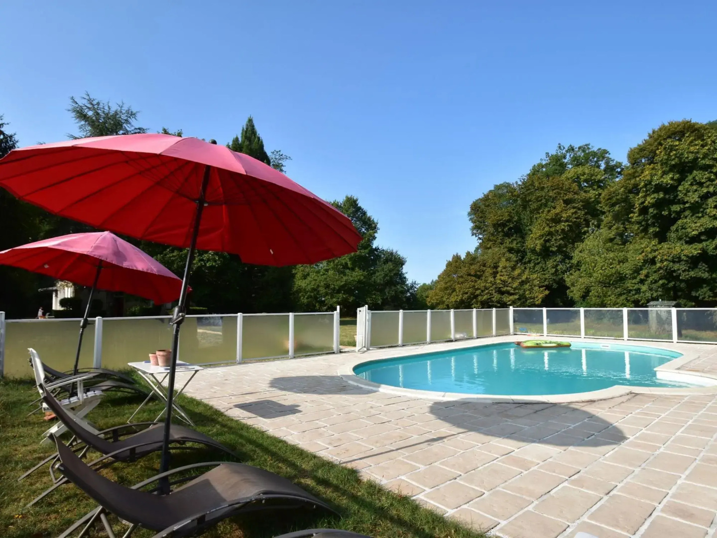 Vintage Mansion in Saint-aubin-sur-loire With Pool