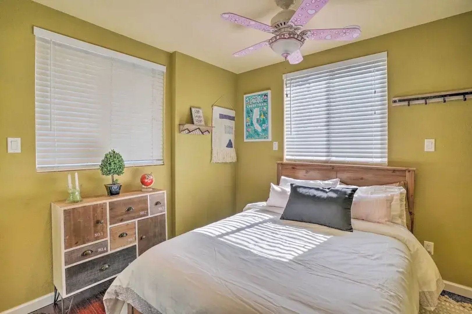 Cozy Cottage w/ Grill - 5 Mi to Mt Baldy Resort!