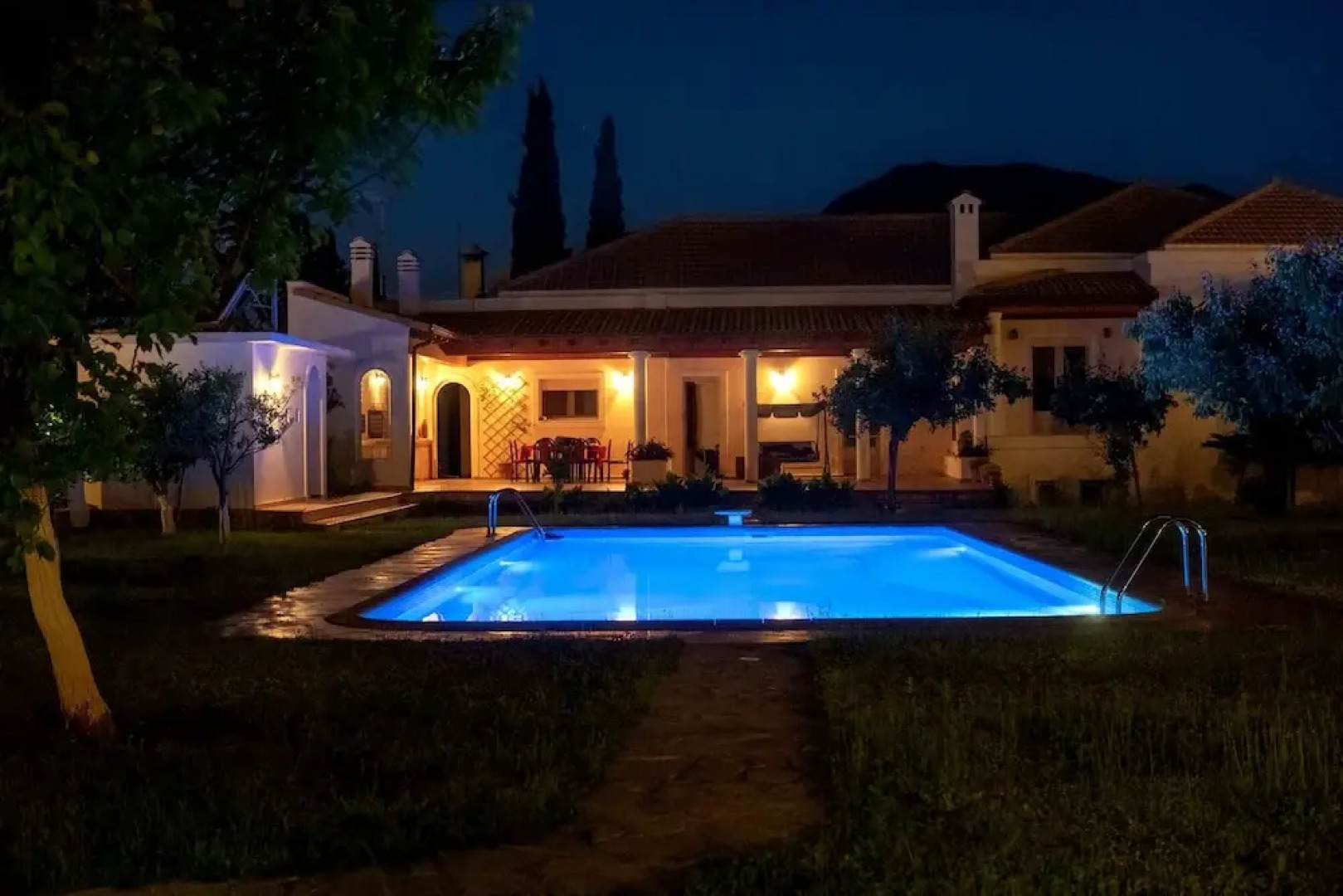 Beautiful Villa With Private Garden And Pool