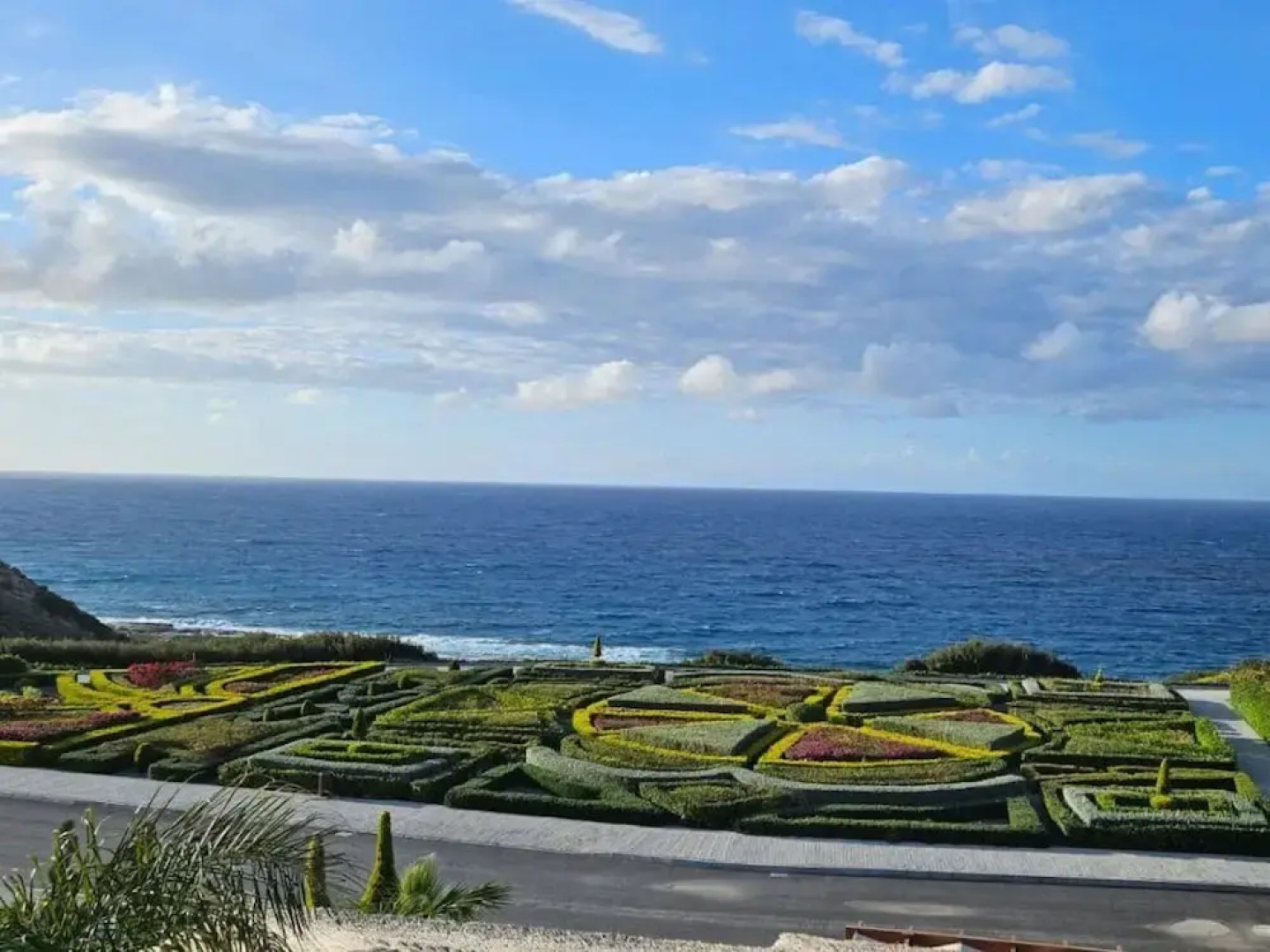 Serene Three-bedroom Retreat in Unforgettable Setting