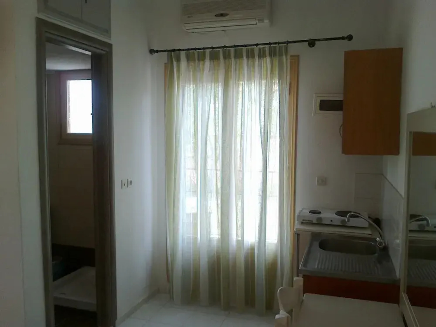 Harris Studios & Apts