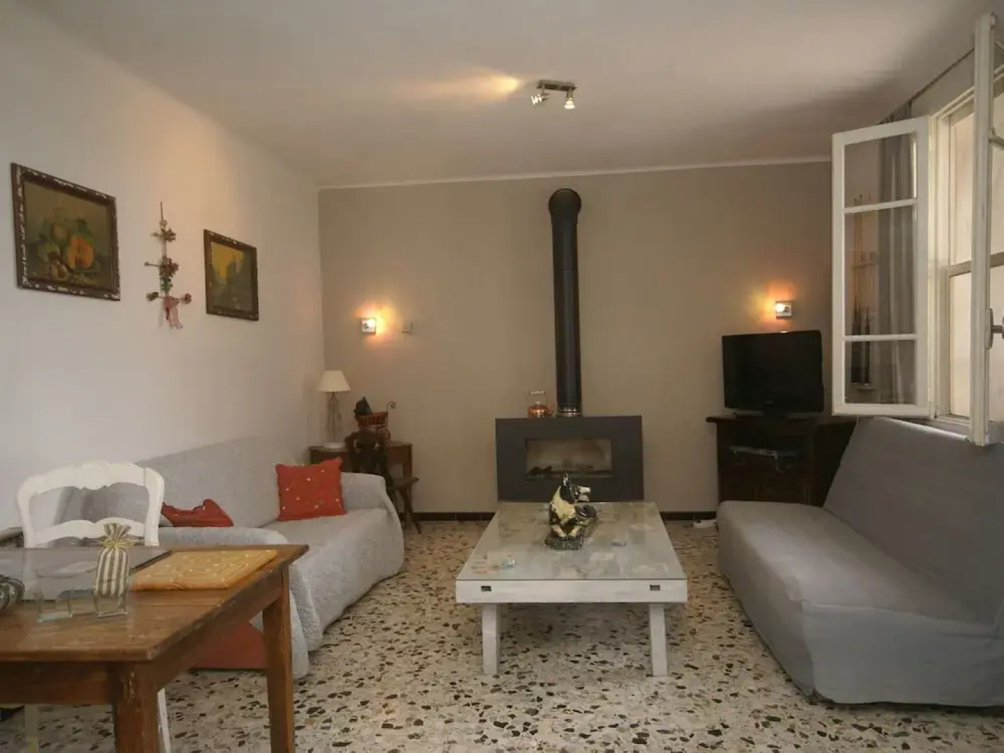 Luxurious Holiday Home with Pool in Pertuis France