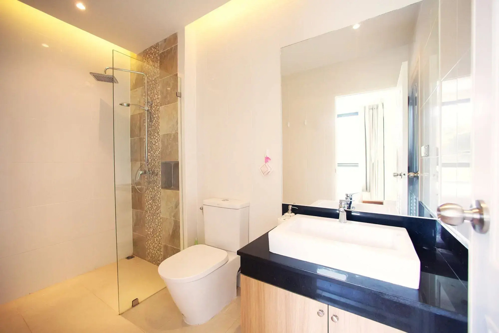 The Lago Apartments by Tropiclook