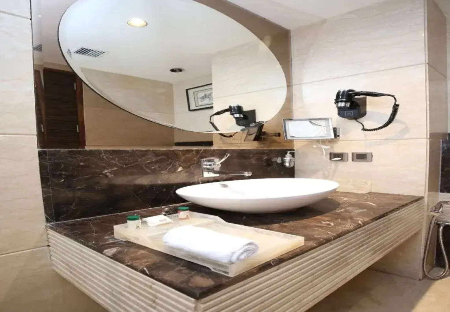 Arista Hotel by OYO Rooms