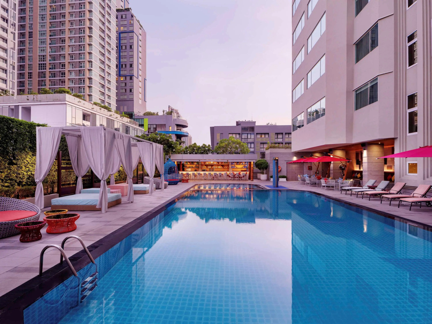 Отель Mercure Bangkok Sukhumvit 11