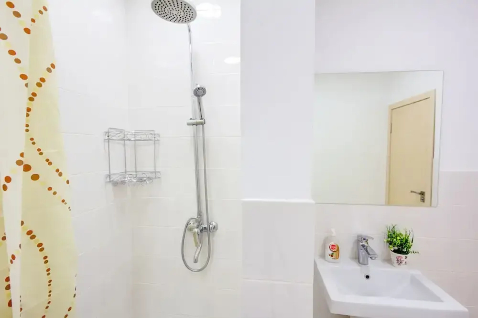 White Hotel & Hostel