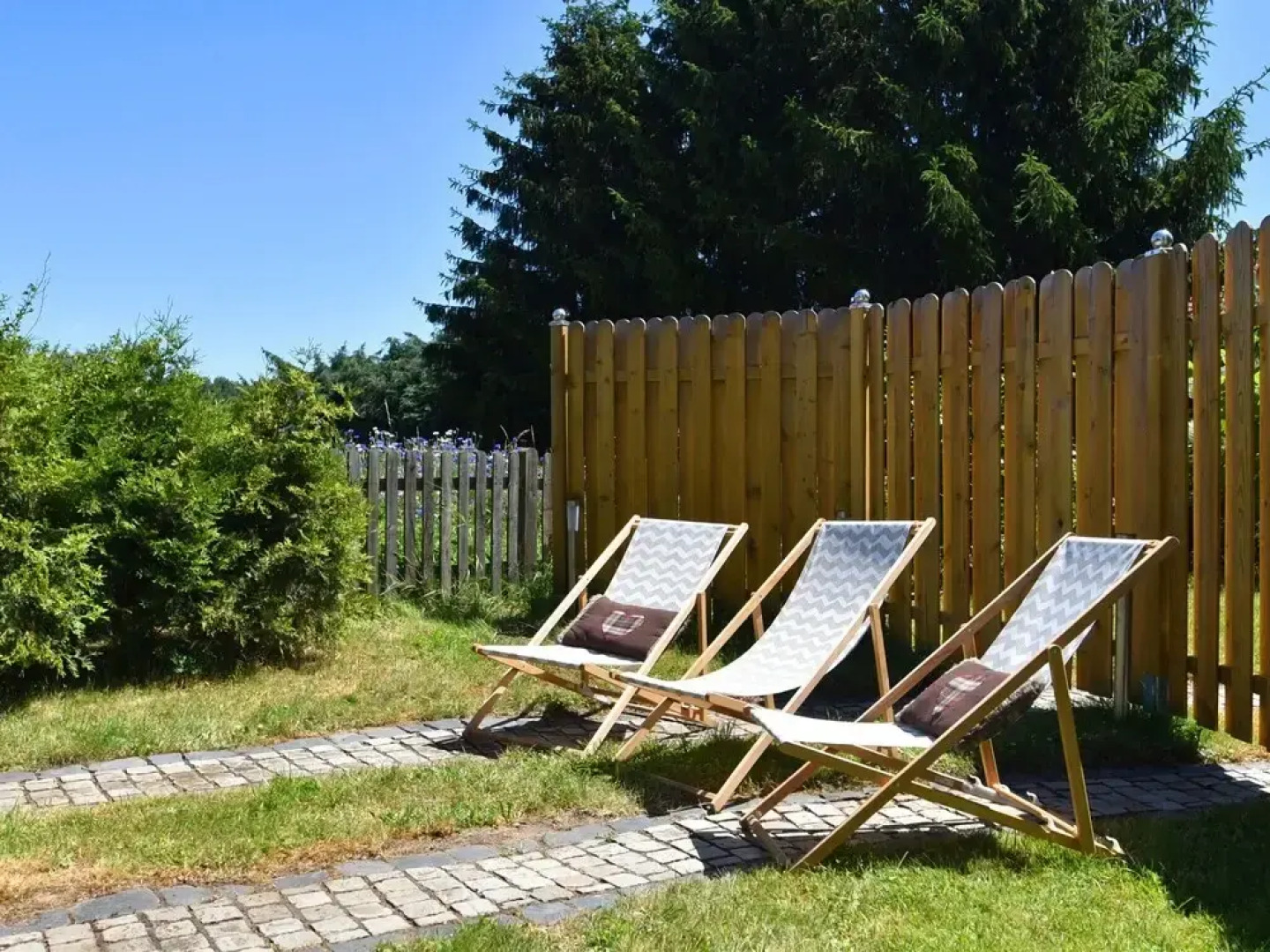 Vintage Hoilday Home in Leina with Pond