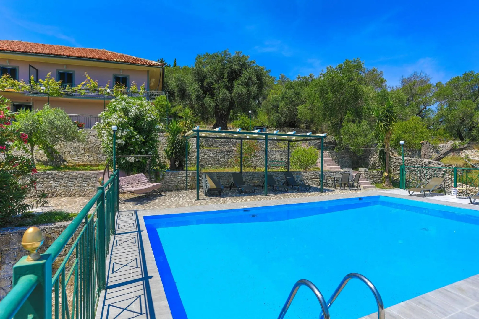 Antigoni Villa Tria in Longos