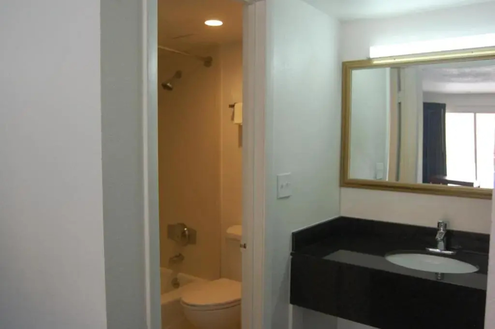 America's Comfort Lodge