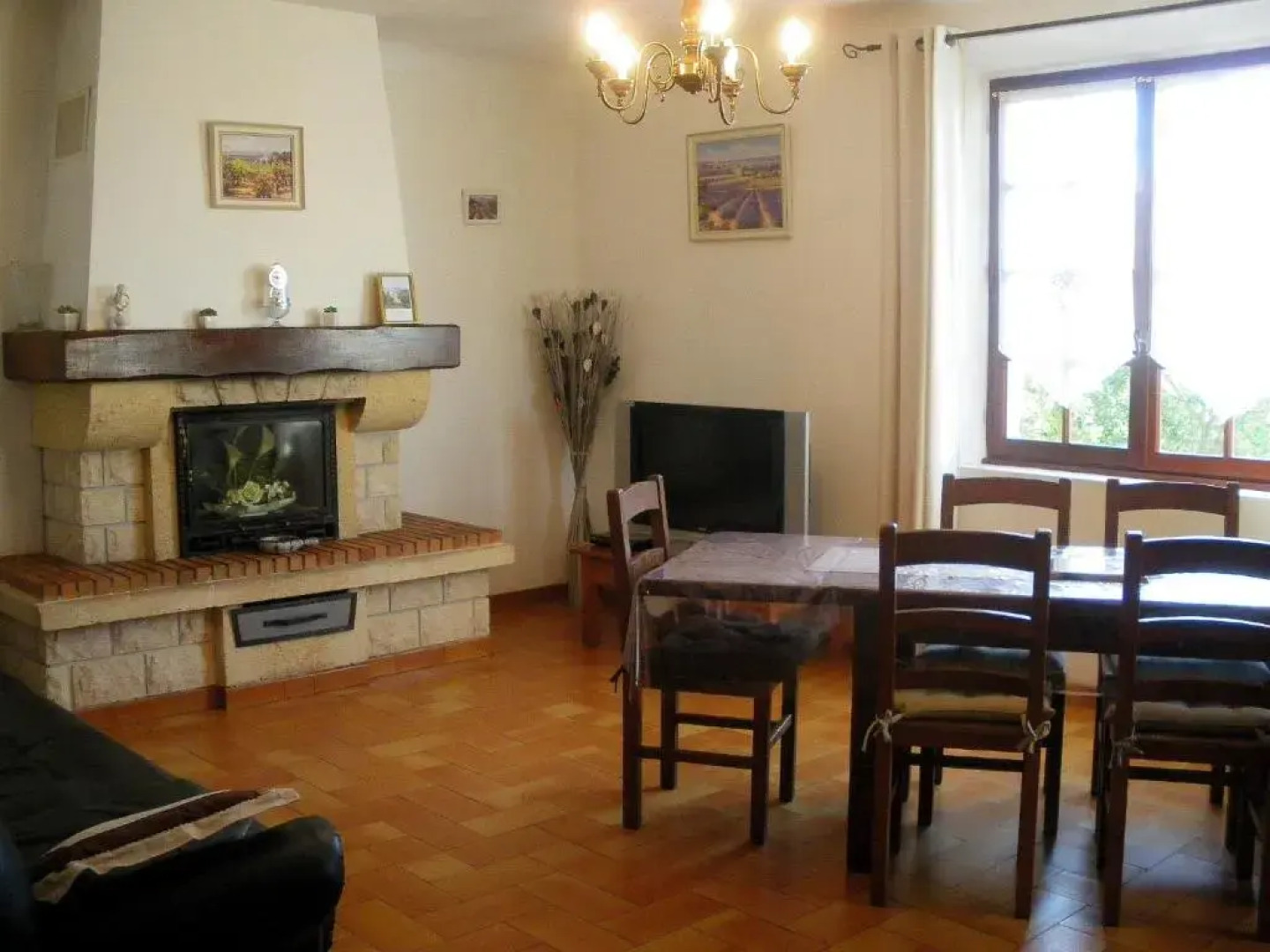 Agréable Maison de Vacances avec Piscine Privée, située en Campagne du village de Cabrières d'Avignon au cœur du Luberon, 6 personnes, LS2-2 OULIVE