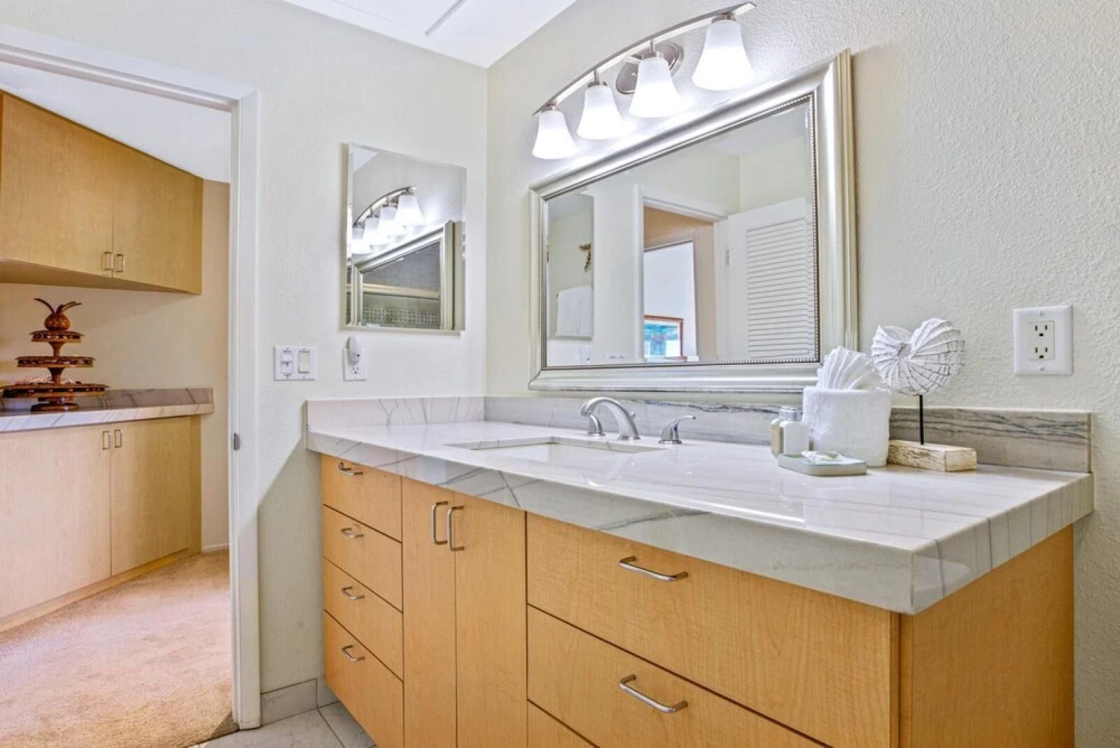 Lokelani #B203 - 2 Br condo by RedAwning