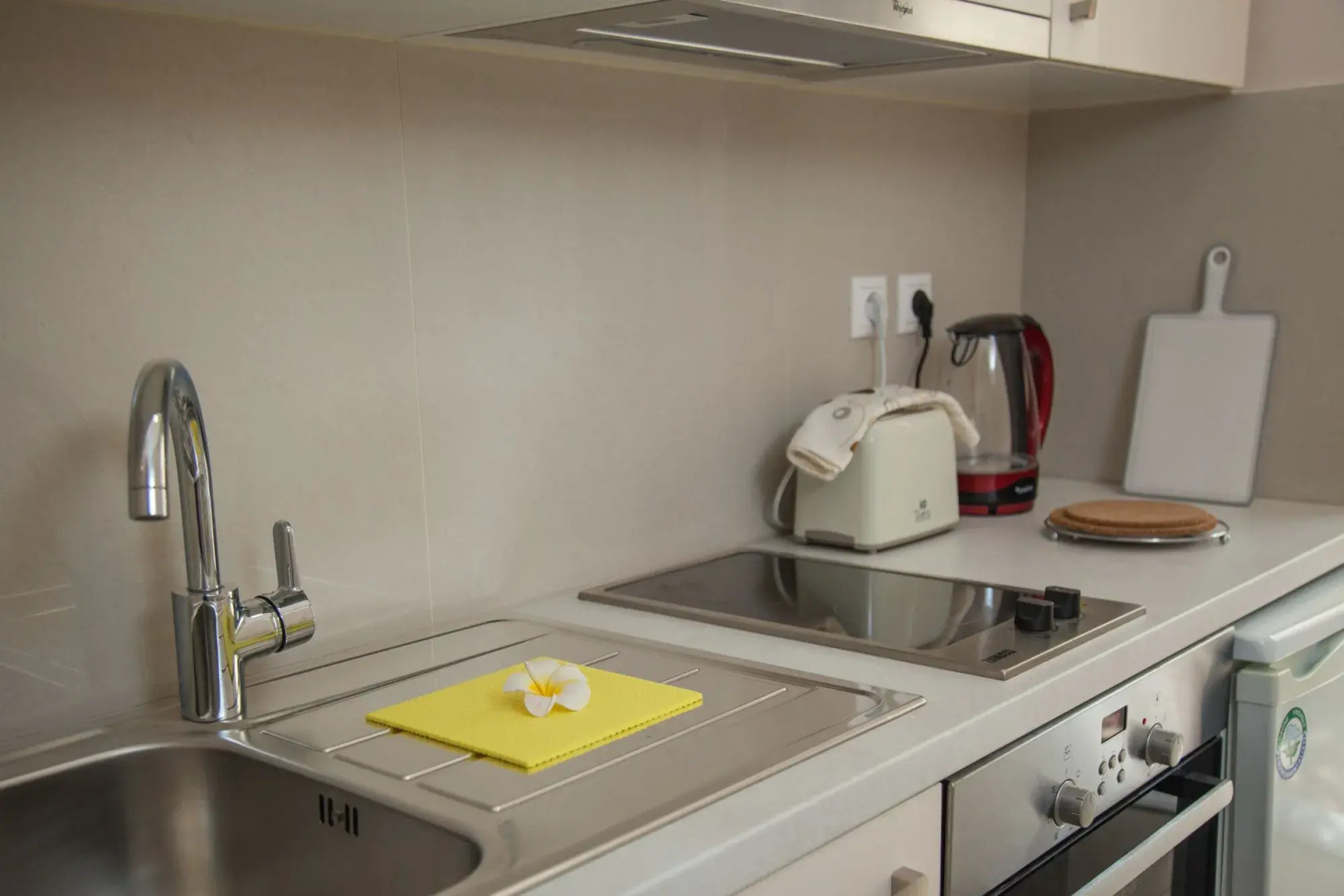 Brentanos Apartments ~ A ~ View of Paradise