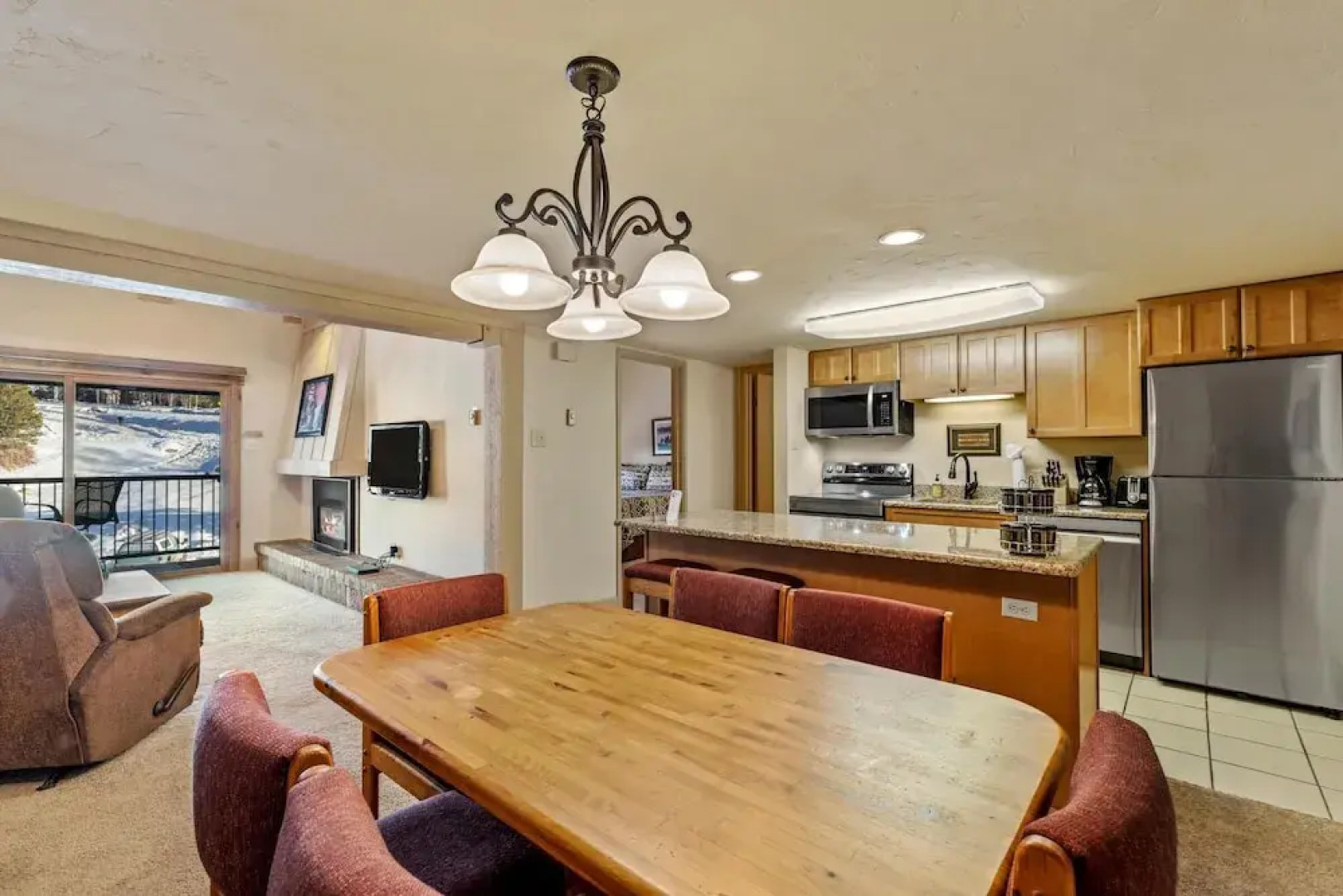 2 Level Unit w/ Pool Hot Tubs Private Deck