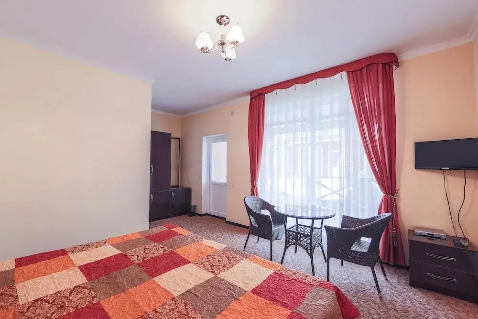 Курорт Altyn Bulak на берегу озера