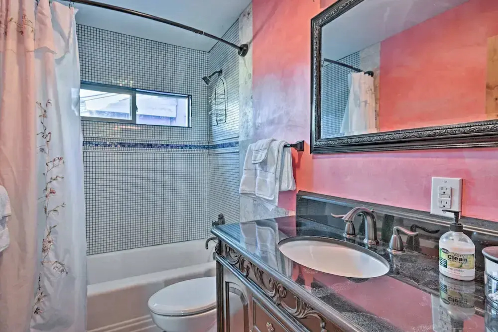 Cozy 'blue Adobe' w/ Steam Room 2 Mi. From Taos!