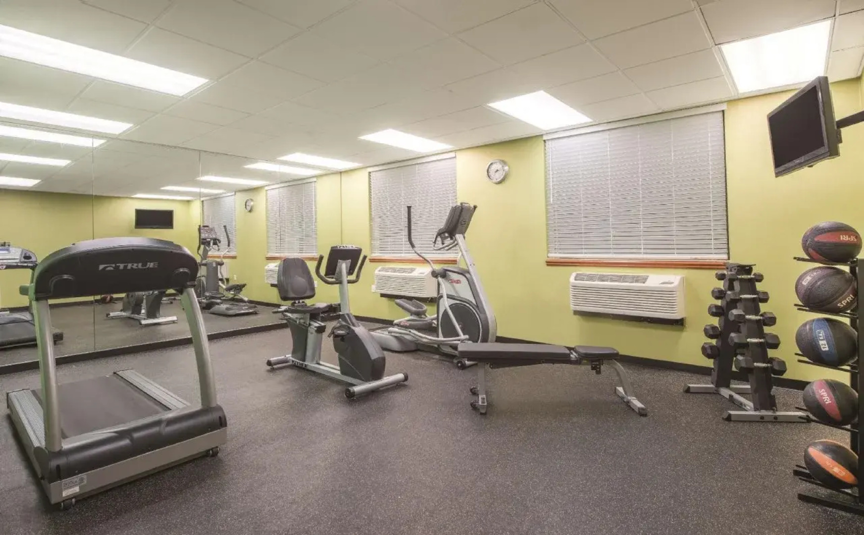 Holiday Inn Express St. Louis Arpt Maryland Hgts