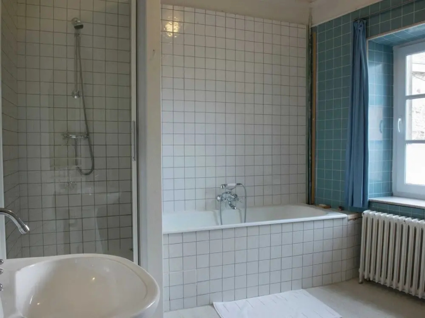 Vintage Castle in Jevoumont with Pool