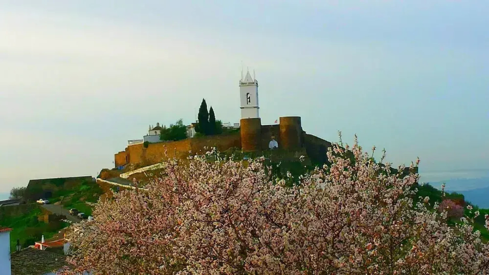 Lovely Bed House With one Room in Monsaraz Castle