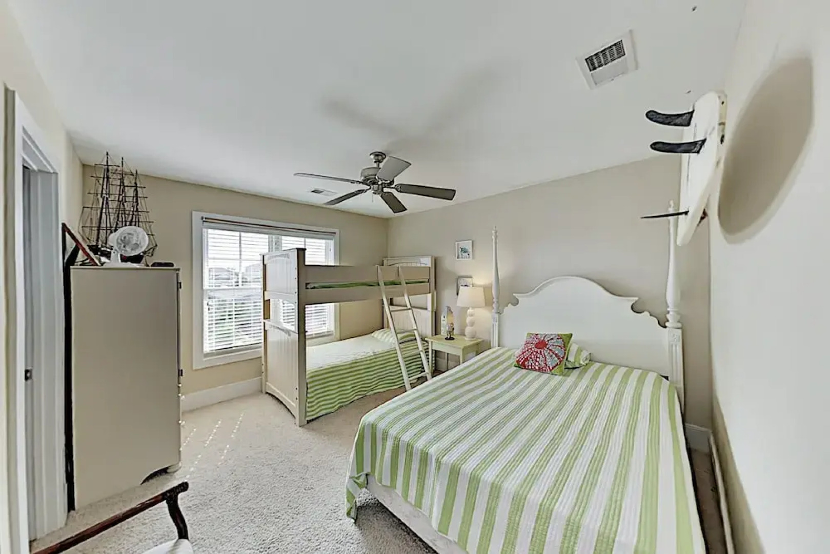 35laurst 5 Bedroom Home