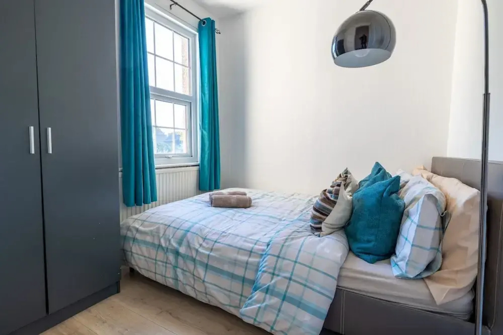 Captivating 4-bed House in Dartford